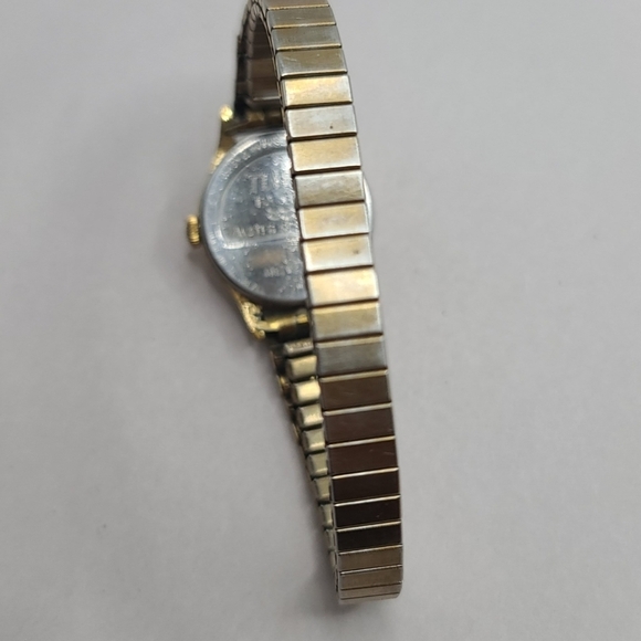 Vintage Timex Stretchy Gold Tone Wrist Watch - Picture 3 of 5